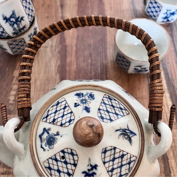 Vintage Otagiri Ceramic Japanese Teapot With 4 Cups Rattan Handle White Blue - Picture 14 of 15